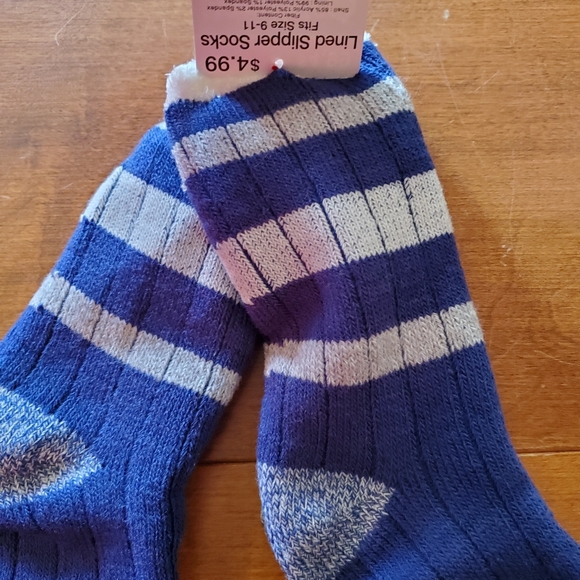 NWT Merry Brite Lined Slipper Socks - Picture 4 of 11